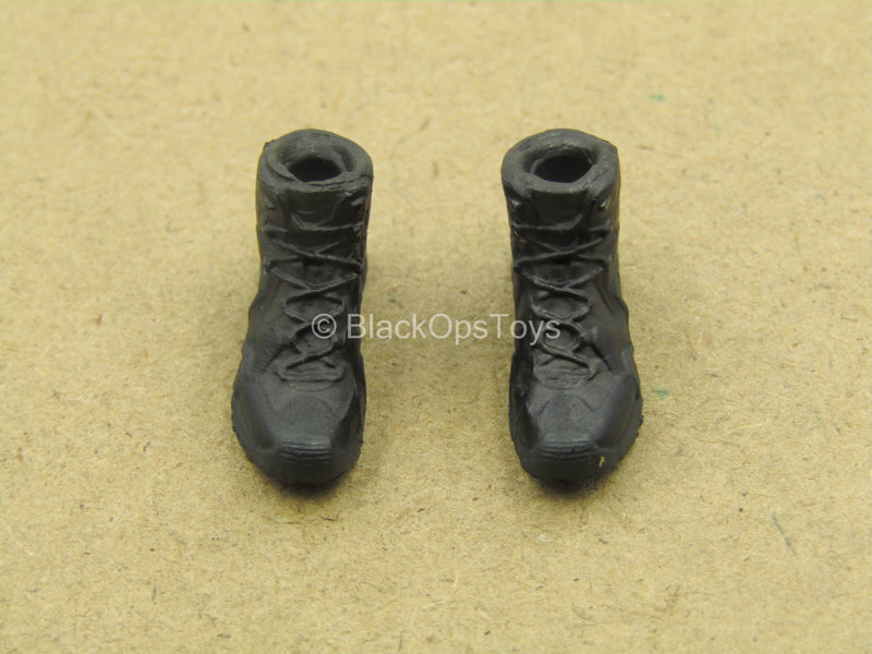 Load image into Gallery viewer, 1/12 - Catch Me - Black Shoes (Peg Type)
