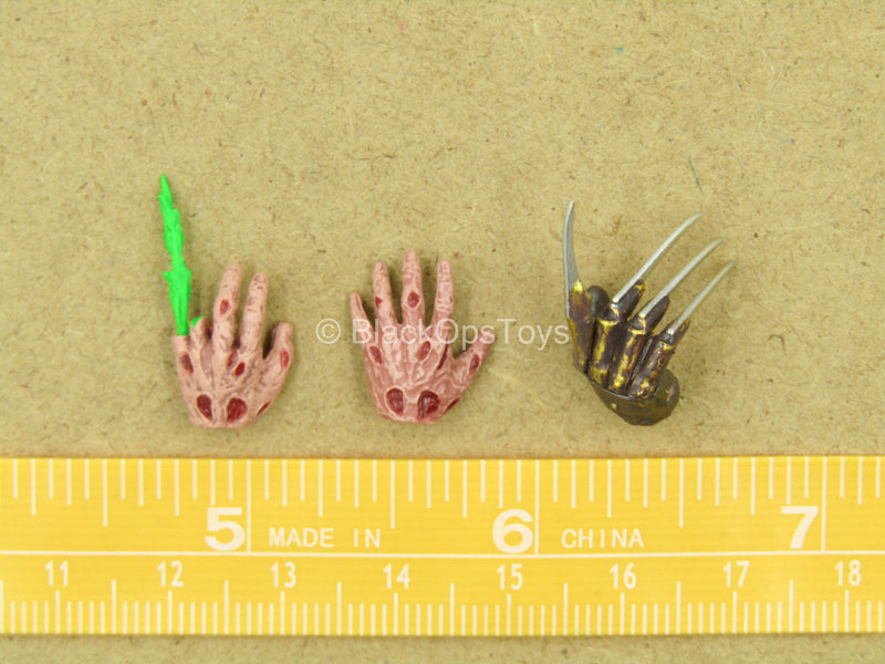 Load image into Gallery viewer, 1/12 - Freddy Krueger - Male Burnt Hand Set Type 2
