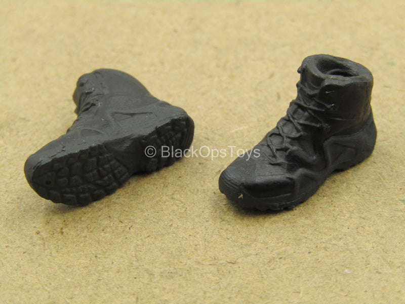 Load image into Gallery viewer, 1/12 - Catch Me - Black Shoes (Peg Type)
