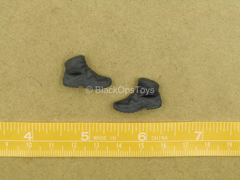 Load image into Gallery viewer, 1/12 - Catch Me - Black Shoes (Peg Type)
