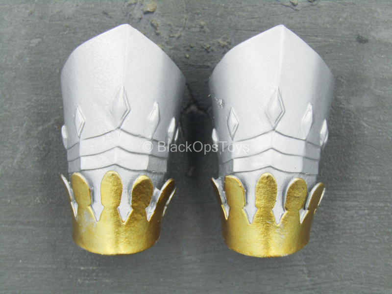 Load image into Gallery viewer, Crown Knight - Metal Silver &amp; Gold Like Female Thigh Armor
