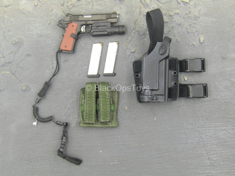 Load image into Gallery viewer, SFOD-D Team Leader - 1911 Pistol w/Tac Light &amp; Drop Leg Holster
