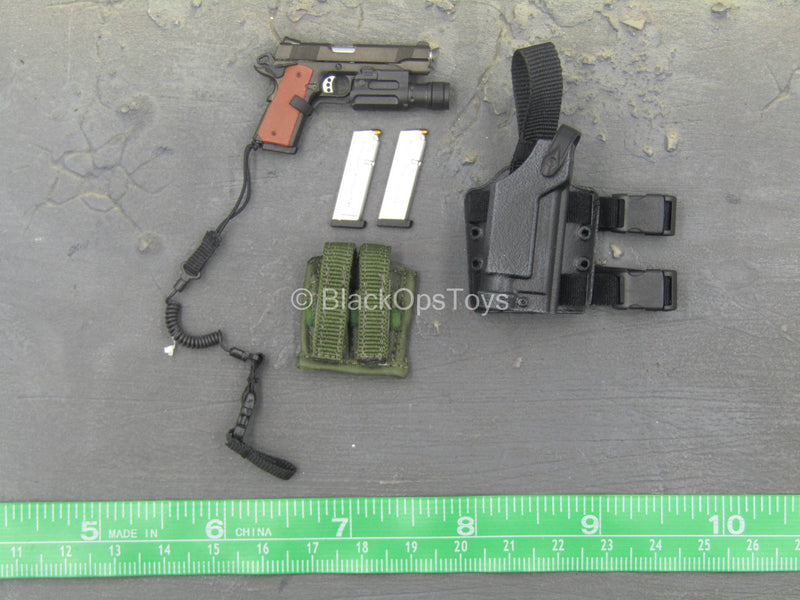 Load image into Gallery viewer, SFOD-D Team Leader - 1911 Pistol w/Tac Light &amp; Drop Leg Holster
