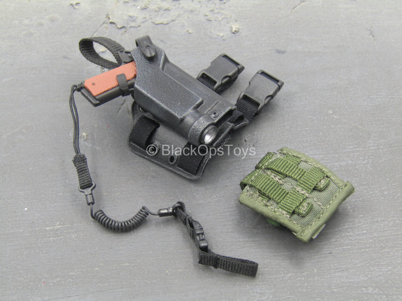 Load image into Gallery viewer, SFOD-D Team Leader - 1911 Pistol w/Tac Light &amp; Drop Leg Holster
