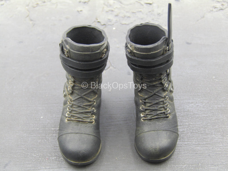 Load image into Gallery viewer, Rambo III - Black Boots w/Knife (Peg Type)
