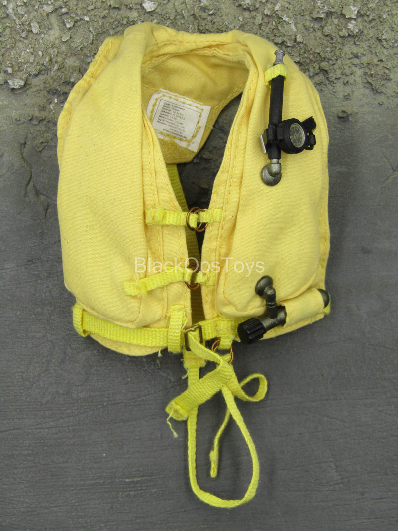 Load image into Gallery viewer, WWII - US Army - Yellow Floatation Vest
