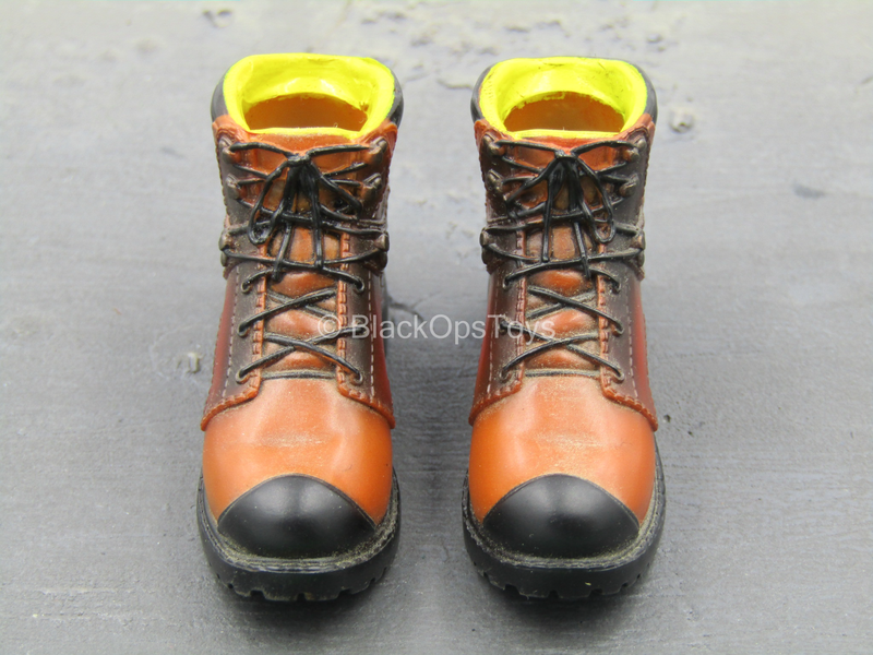 Load image into Gallery viewer, Gangsters Kingdom - Spade 5 - Exclusive Brown Boots (Peg Type)
