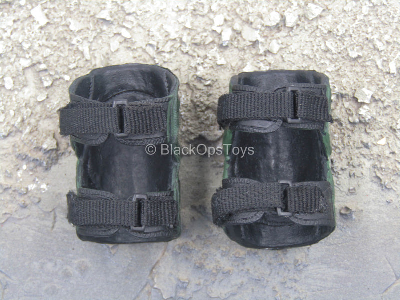 Load image into Gallery viewer, 10th Special Forces Group - Woodland Camo Kneepads
