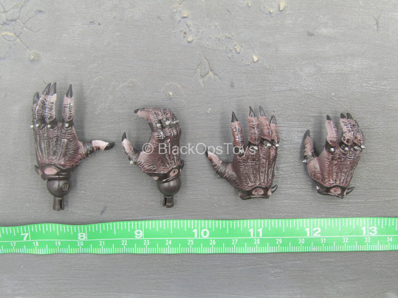 Load image into Gallery viewer, Predator 2 - Guardian - Male Yautja Hand Set
