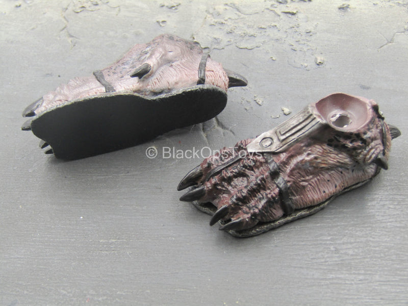 Load image into Gallery viewer, Predator 2 - Guardian - Male Yautja Feet
