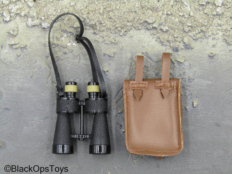 Load image into Gallery viewer, WWII - German StuG Commander - Binoculars w/Case

