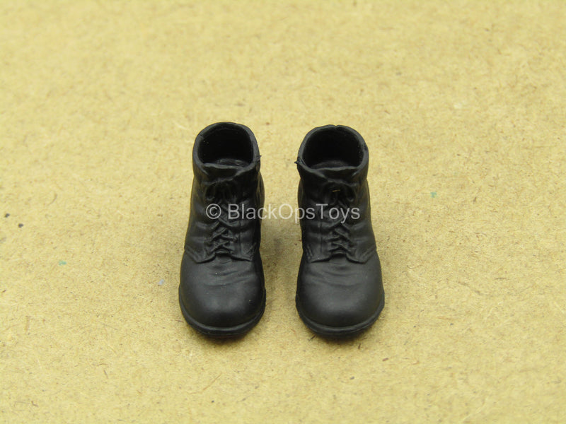Load image into Gallery viewer, 1/12 - WWII German - Black Shoes (Peg Type)
