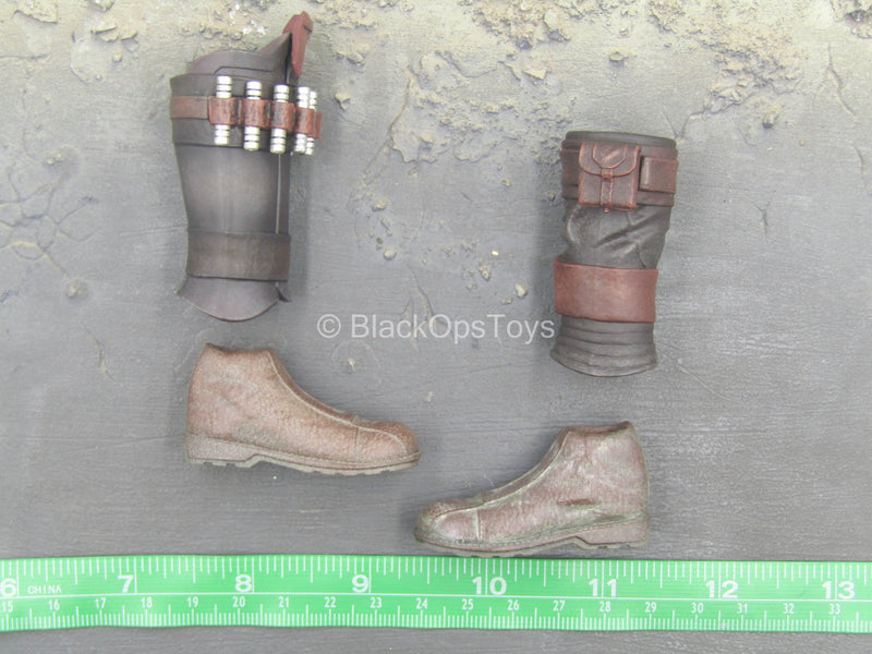 Load image into Gallery viewer, Star Wars - The Mandalorian - Weathered Boots w/Shin Guards (Peg Type)
