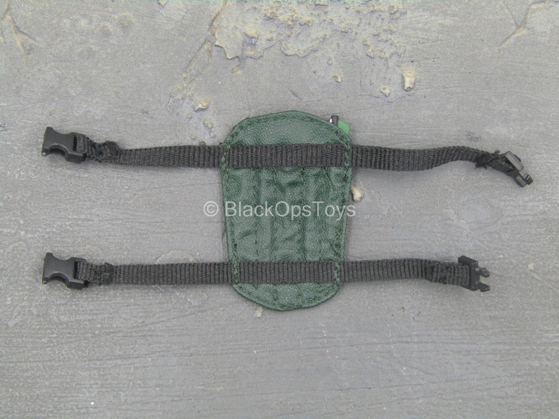 Load image into Gallery viewer, Green Vigilante - Throwing Darts (x7) w/Drop Leg Sheath
