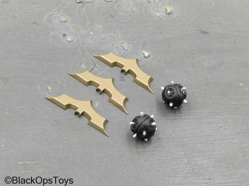 Load image into Gallery viewer, DX Batman - Batarang &amp; Grenade Set
