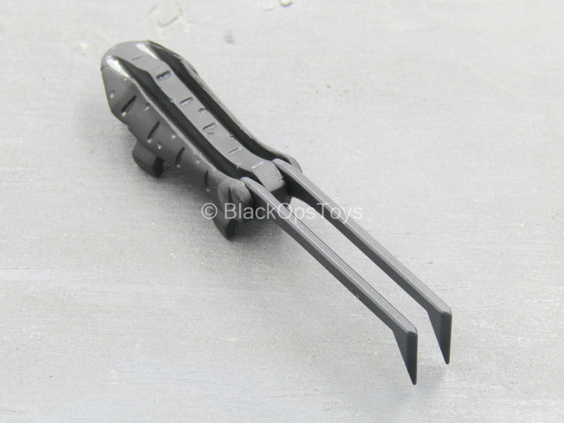 Load image into Gallery viewer, GI JOE - Snake Eyes - Forearm Armor w/Hidden Blades
