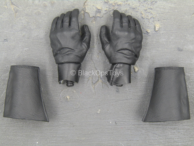 Load image into Gallery viewer, Star Wars - DX Darth Maul - Black Gloved Hand Set w/Gauntlets
