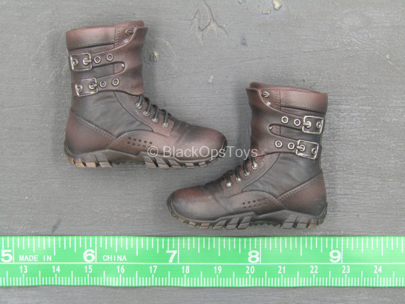 Load image into Gallery viewer, The Mechanical - Brown Boots (Peg Type)
