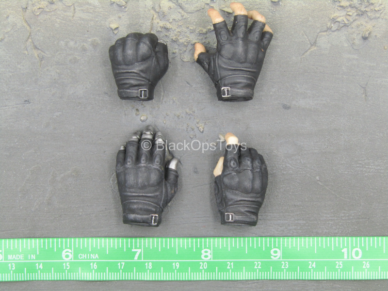 Load image into Gallery viewer, The Mechanical - Male Black Gloved Hand Set (Type 1)
