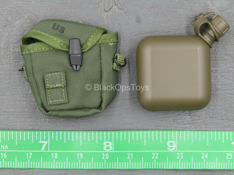 Load image into Gallery viewer, US Marine SAW Gunner Crews - 2qt Square Canteen w/Pouch
