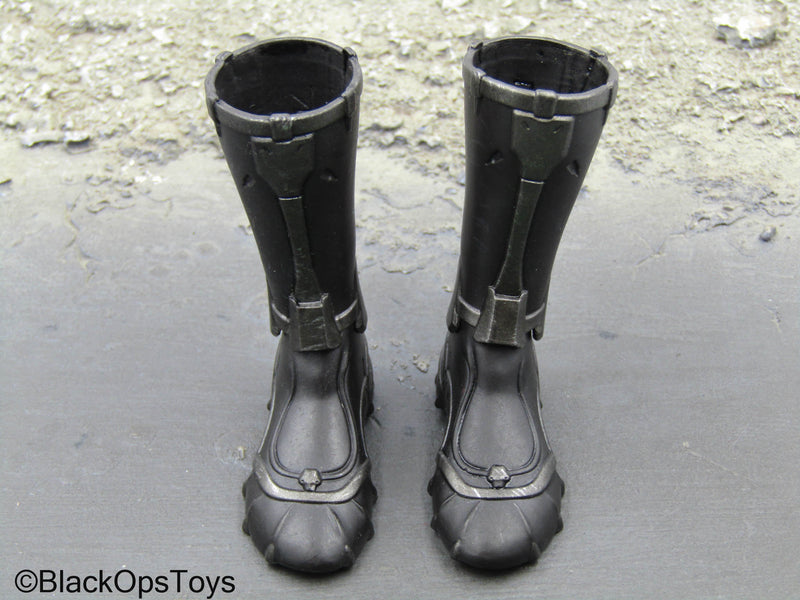 Load image into Gallery viewer, GI Joe - Snake Eyes - Armored Boots w/Shin Guards (Peg Type)
