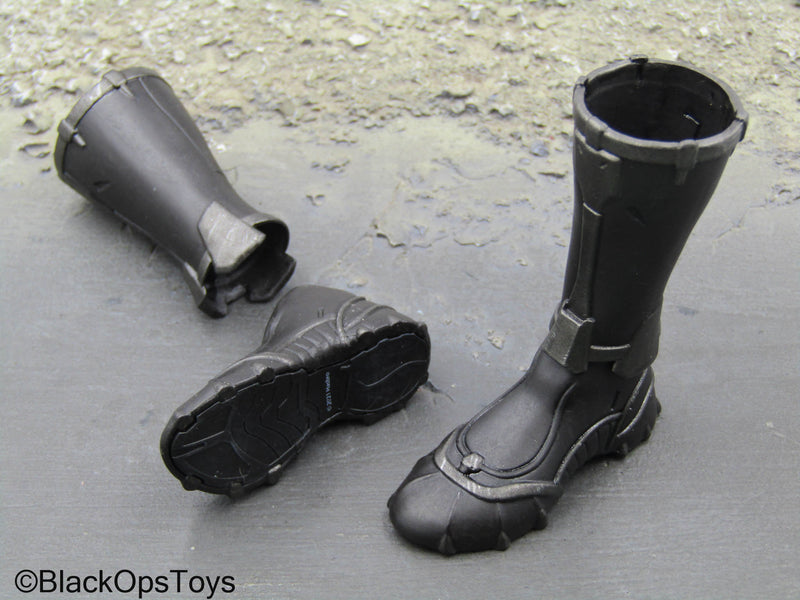 Load image into Gallery viewer, GI Joe - Snake Eyes - Armored Boots w/Shin Guards (Peg Type)
