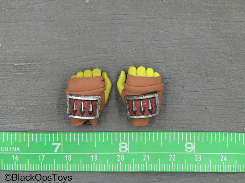 Load image into Gallery viewer, WoW - Orc Female Assassin - Green Female Orc Hands
