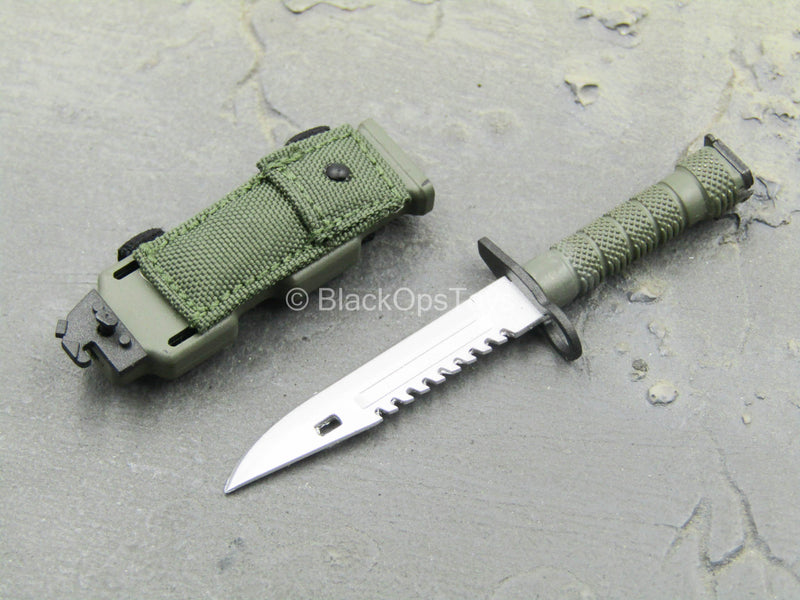 Load image into Gallery viewer, Resident Evil 2 - Leon Kennedy - Combat Knife w/Sheath
