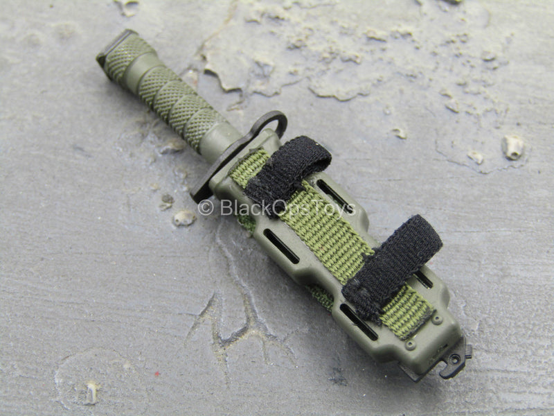 Load image into Gallery viewer, Resident Evil 2 - Leon Kennedy - Combat Knife w/Sheath
