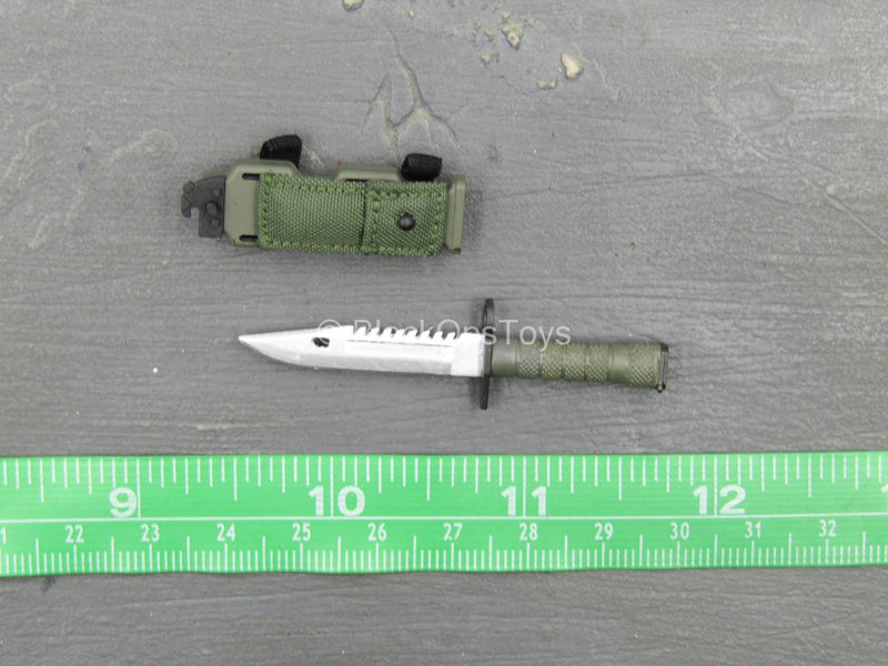 Load image into Gallery viewer, Resident Evil 2 - Leon Kennedy - Combat Knife w/Sheath
