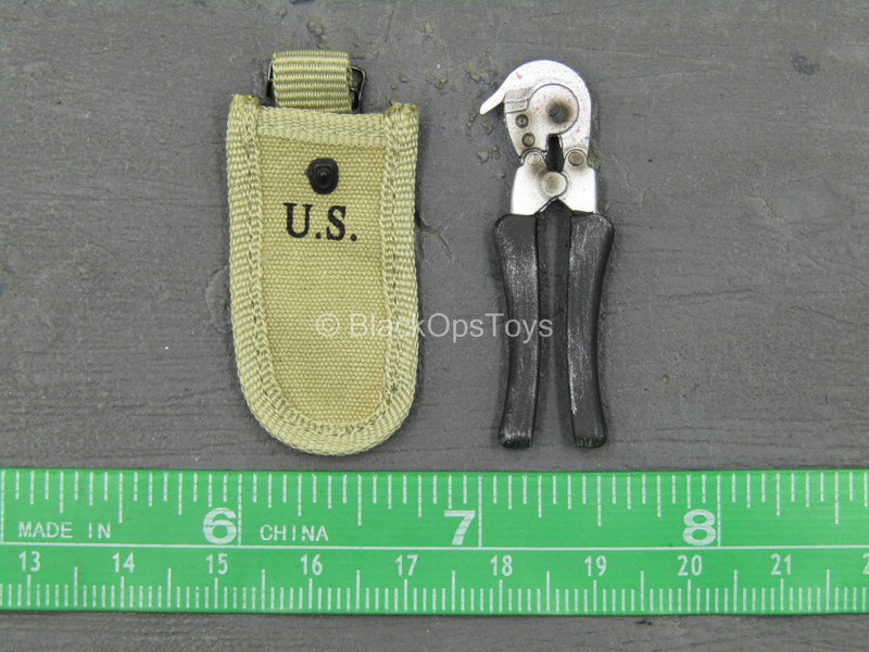 Load image into Gallery viewer, WWII - US 2nd Ranger Battalion - Metal Wrench w/Pouch

