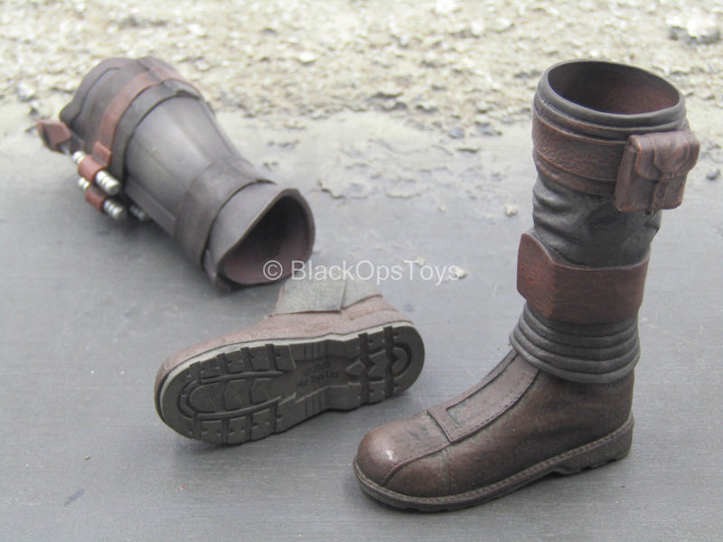 Load image into Gallery viewer, The Mandalorian Deluxe - Brown Boots (Peg Type)
