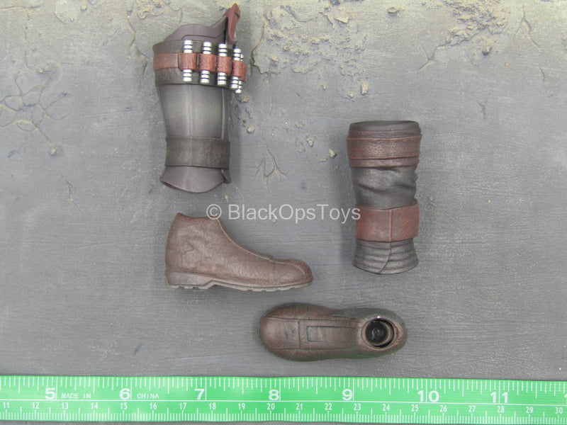 Load image into Gallery viewer, The Mandalorian Deluxe - Brown Boots (Peg Type)
