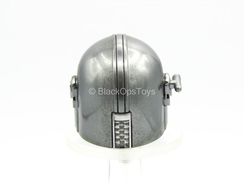 Load image into Gallery viewer, The Mandalorian Deluxe - Beskar Helmeted Head Sculpt w/Helmet Light

