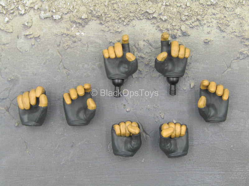 Load image into Gallery viewer, The Mandalorian Deluxe - Male Gloved Hand Set
