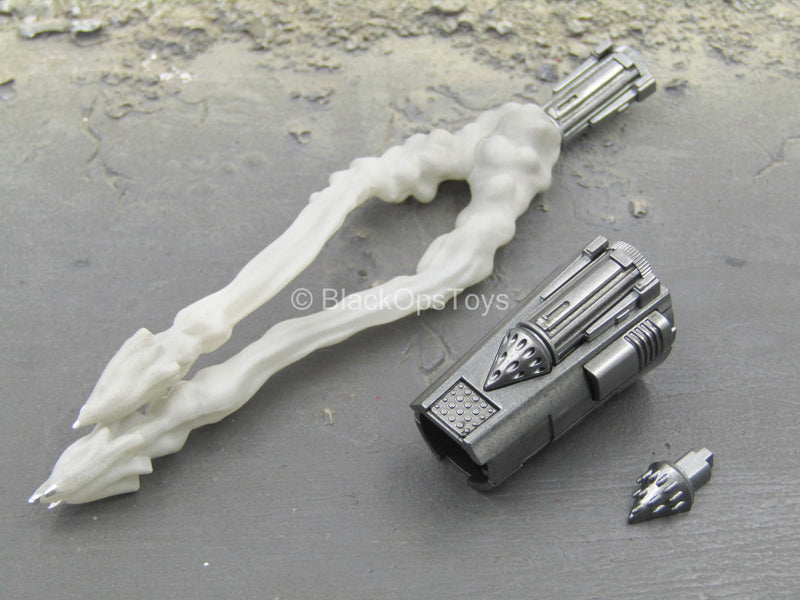 Load image into Gallery viewer, The Mandalorian Deluxe - Left Beskar Gauntlet w/Whistling Birds FX
