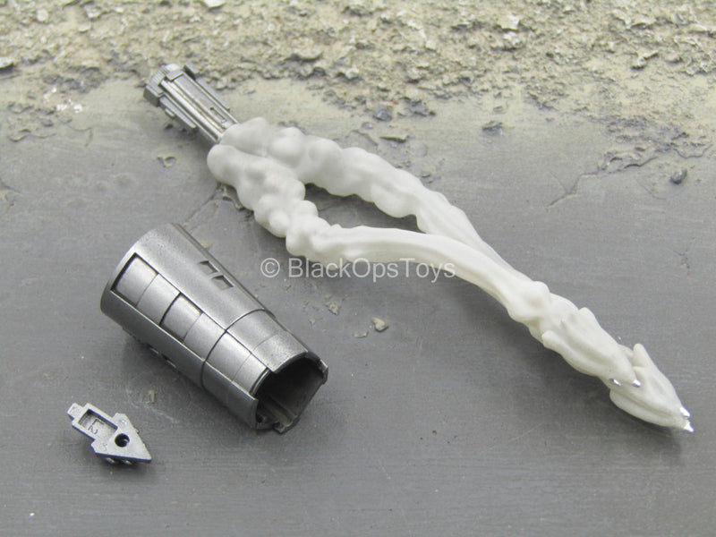 Load image into Gallery viewer, The Mandalorian Deluxe - Left Beskar Gauntlet w/Whistling Birds FX

