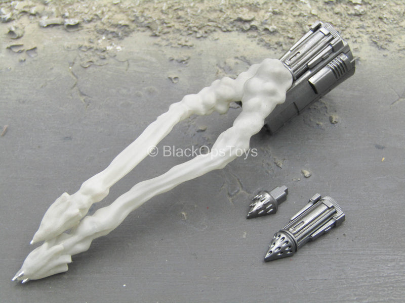 Load image into Gallery viewer, The Mandalorian Deluxe - Left Beskar Gauntlet w/Whistling Birds FX
