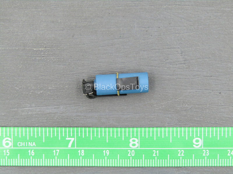 Load image into Gallery viewer, Iraq SOF - SAW Gunner - Blue Training Smoke Grenade
