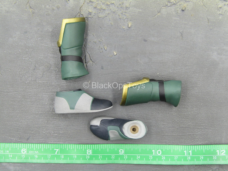 Load image into Gallery viewer, Detective Vigilante - Black, Green, &amp; Gold Boots (Peg Type)
