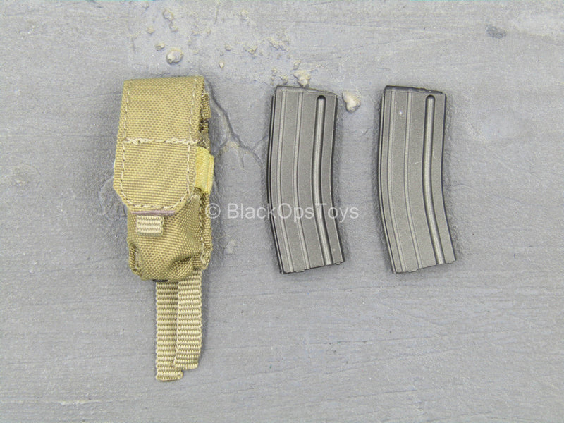 Load image into Gallery viewer, Iraq SOF - SAW Gunner - Tan 5.56 Magazine Holster w/5.56 Mag (x2)
