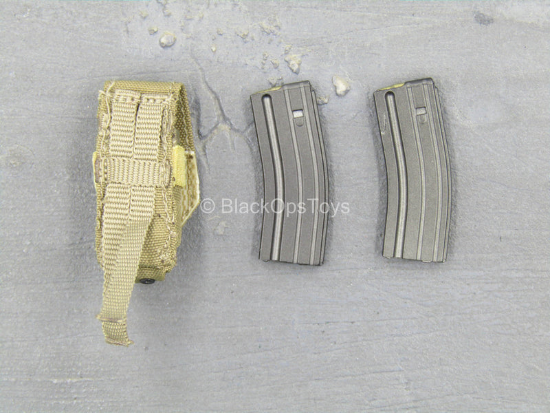 Load image into Gallery viewer, Iraq SOF - SAW Gunner - Tan 5.56 Magazine Holster w/5.56 Mag (x2)

