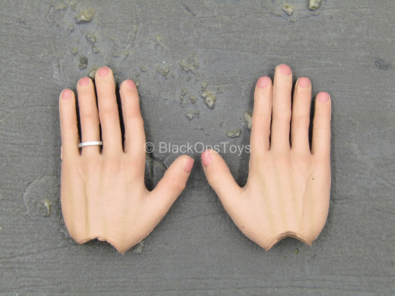 Load image into Gallery viewer, WWII - US 2nd Ranger Battalion - Male Bendy Hand Set w/Ring
