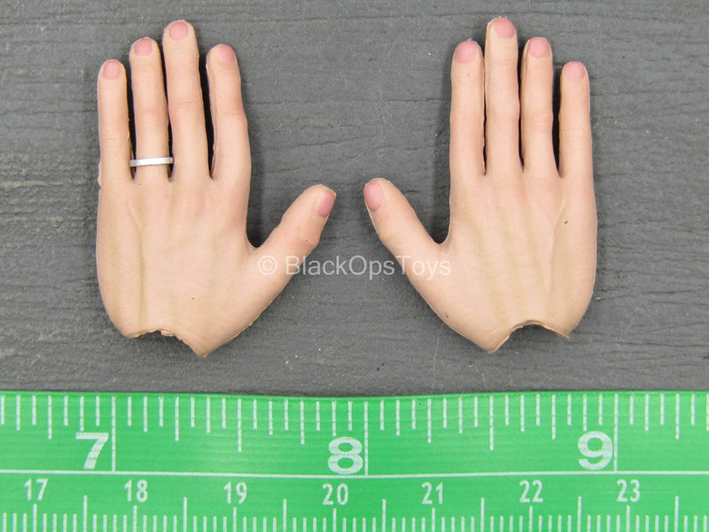 Load image into Gallery viewer, WWII - US 2nd Ranger Battalion - Male Bendy Hand Set w/Ring
