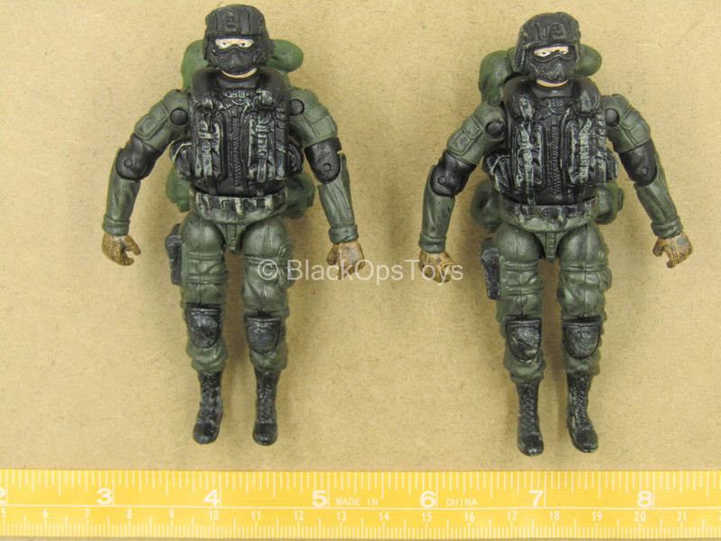 Load image into Gallery viewer, 1/18 - Male Molded Dressed Body w/Backpack (x2)
