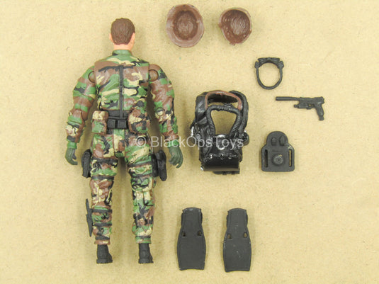 1/18 - Male Body In Woodland Camo Uniform w/Diving Gear
