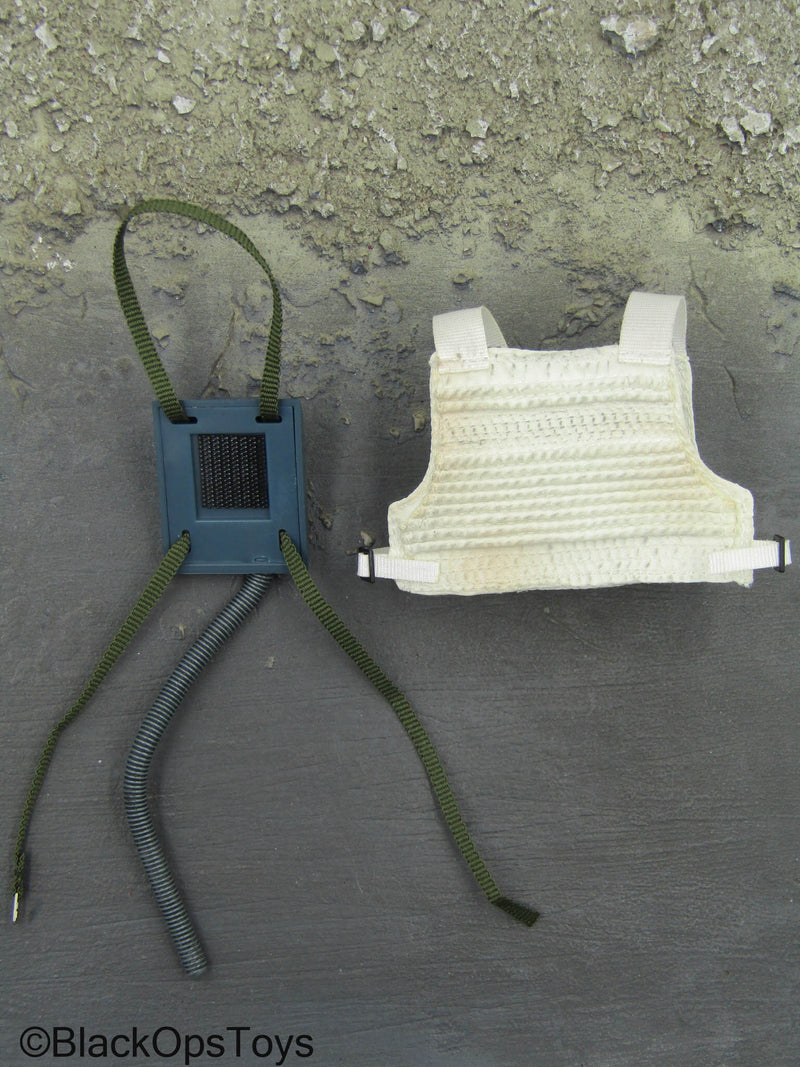 Load image into Gallery viewer, Star Wars Snowspeeder Luke - White Vest w/Life Support System

