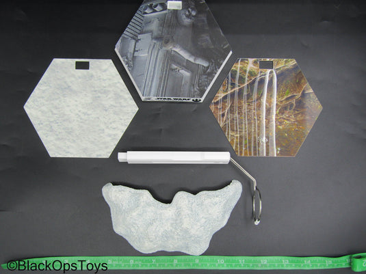 Star Wars Snowspeeder Luke - Base Figure Diorama Stand