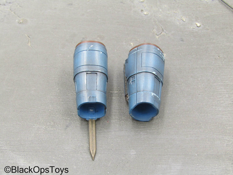 Load image into Gallery viewer, Star Wars Bo Katan - Blue Female Gauntlets w/Blade &amp; Grapple
