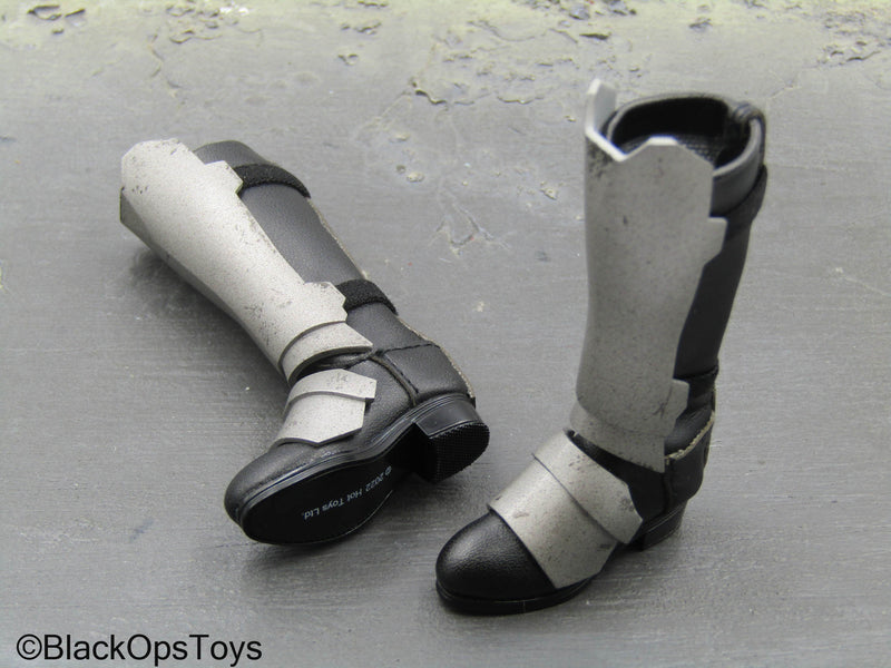 Load image into Gallery viewer, Star Wars Clone Wars Ahsoka Tano - Black Female Boots (Peg Type)
